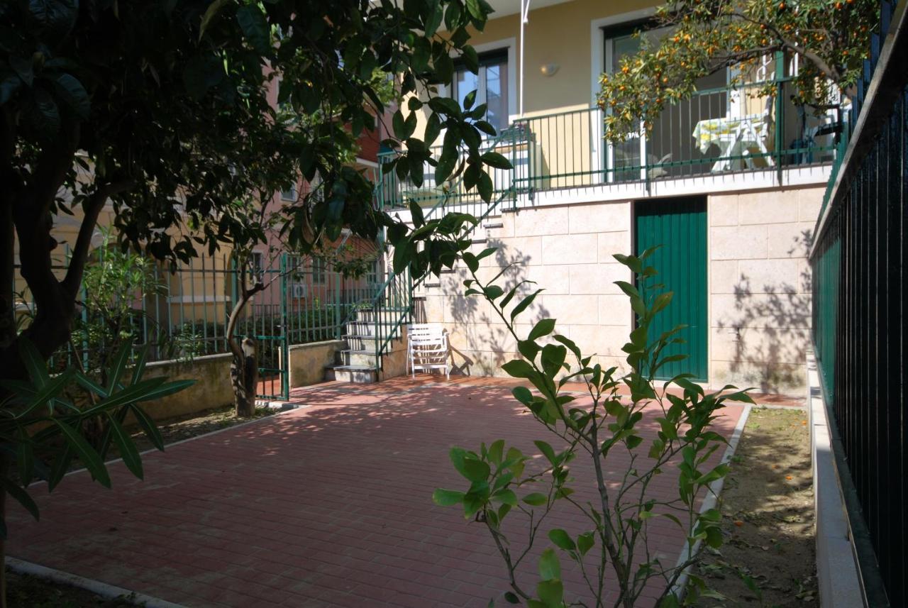 Appartamenti Con Giardino E Posto Auto Per Famiglie Фінале-Лігуре Екстер'єр фото